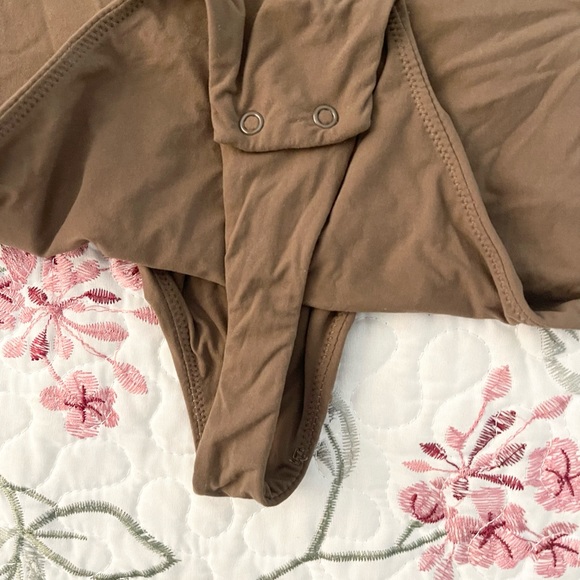 Skims fits everybody cami bodysuit - Picture 2 of 4